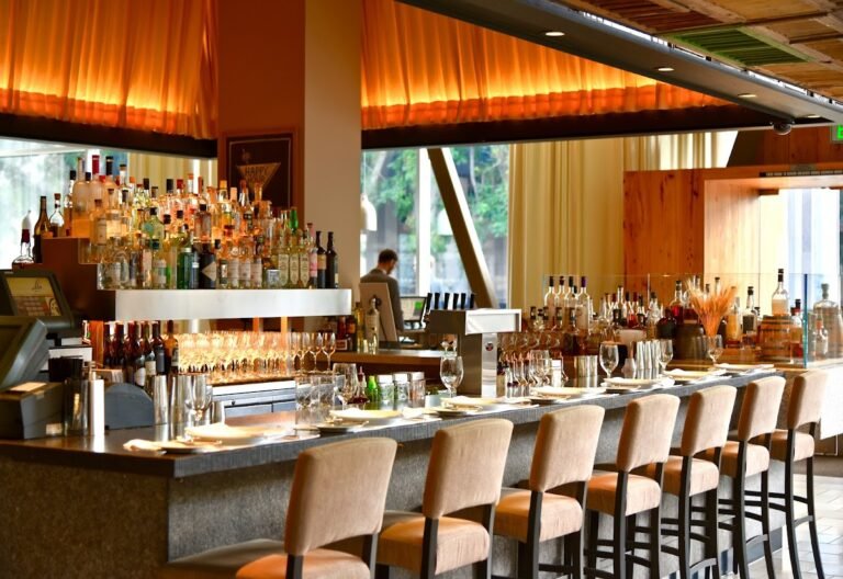 ella dining room bar 2 768x528
