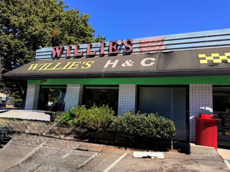 willies burgers 2 768x576